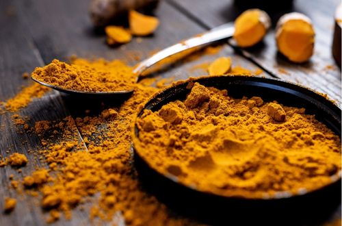 Zerdeçal kökü ve tozu